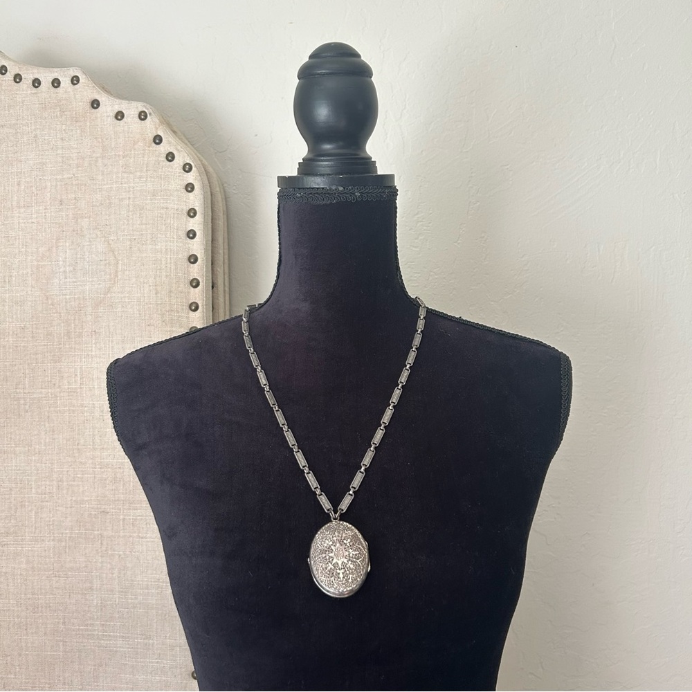 Vintage Silver Oval Locket Necklace